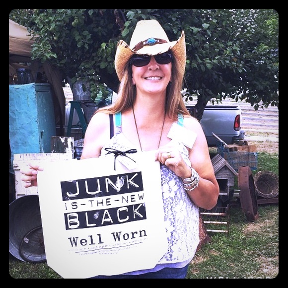 Meet your Posher, Melony - Picture 1 of 1